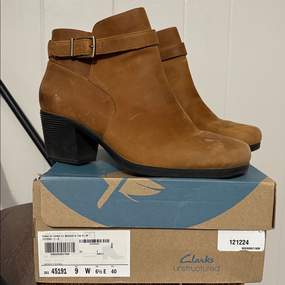 Clarks Un Lindle Lo Ankle Boots